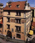 U TRI PSTROSU HOTEL