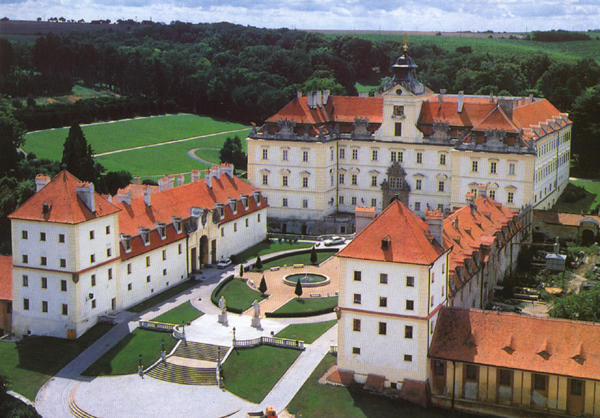 MILOSRDNYCH APARTMENTS